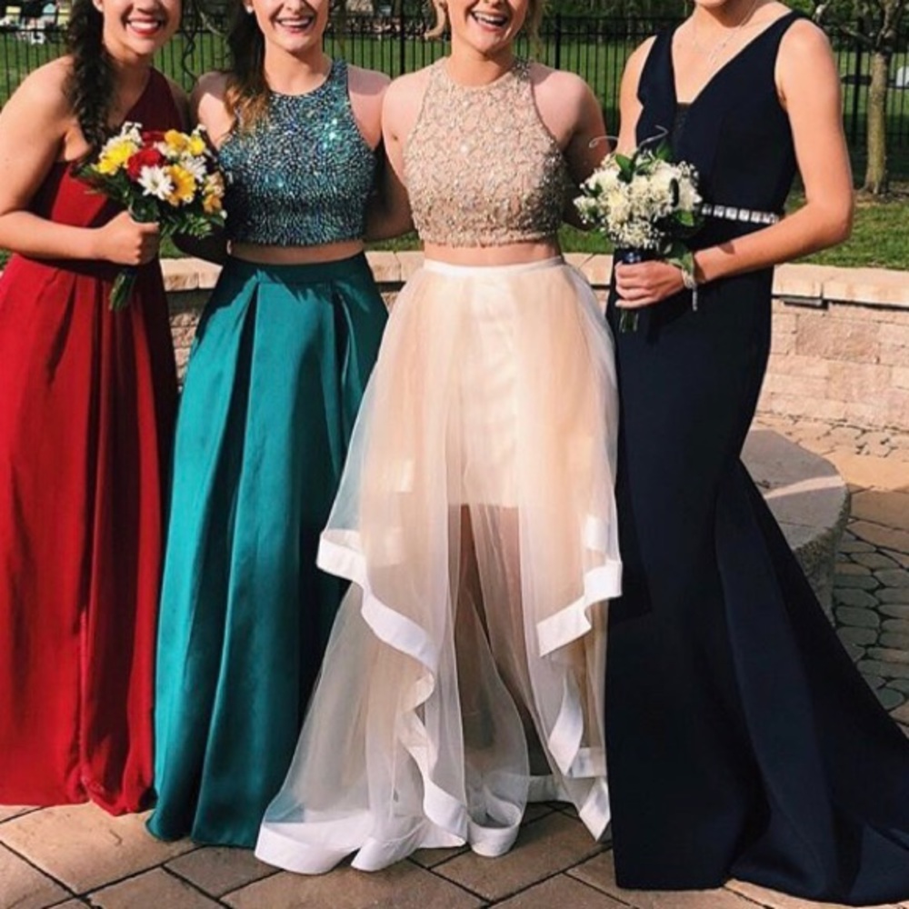 Emerald green sequenced prom dress